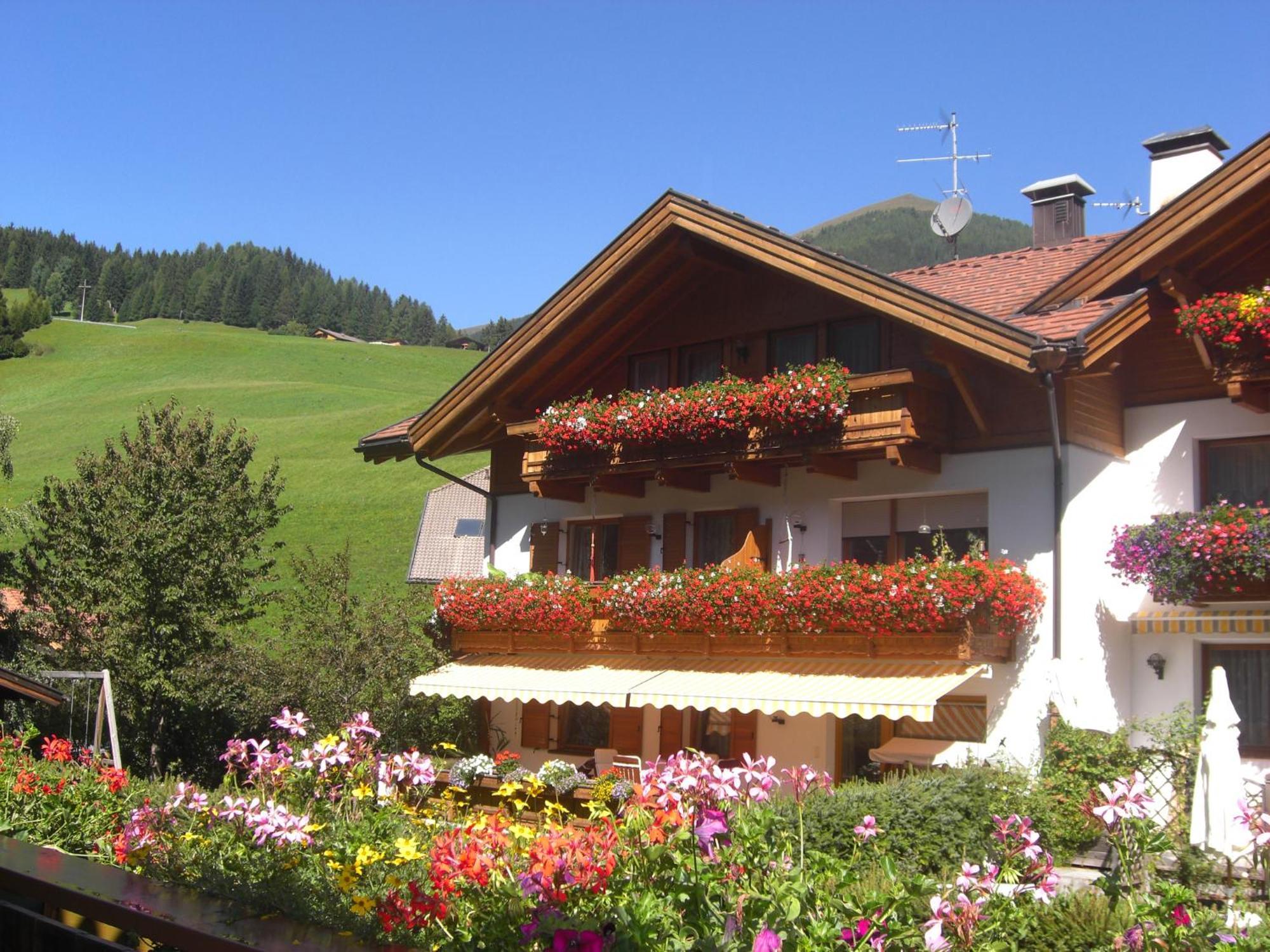 Appartements Haus Bachmann Innichen Exteriör bild