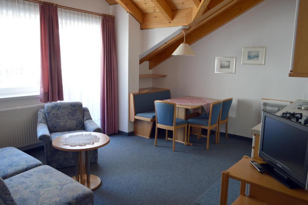 Appartements Haus Bachmann Innichen Rum bild